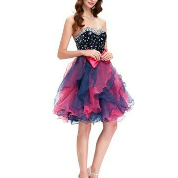 Prom Dresses - Picture 4 of 5